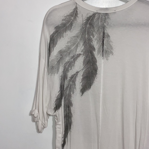 Karen Kane white top with feathers - Picture 5 of 8